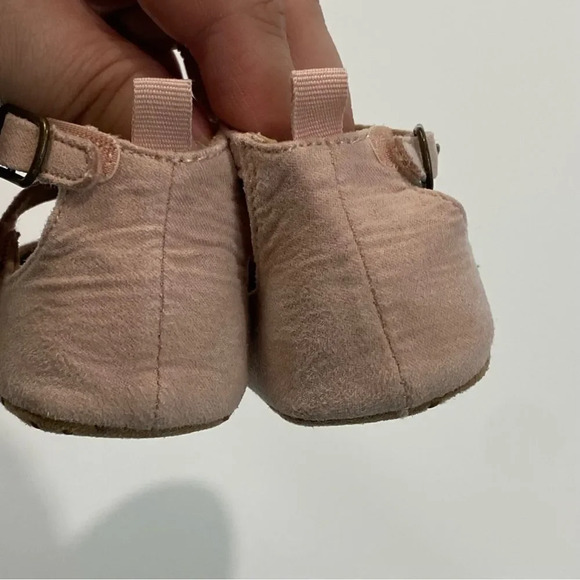 Old Navy strappy blush pink ballet flats size 18-24M, faux suede, soft bottoms - Picture 4 of 5